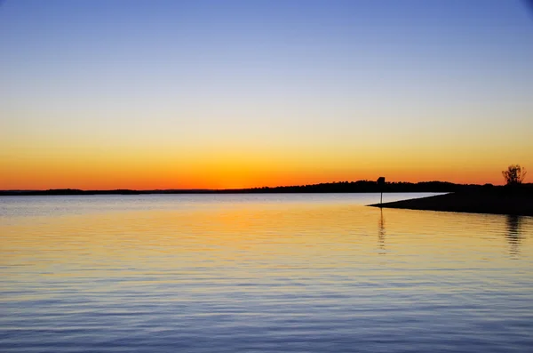 Coucher de soleil dans le barrage d'Alqueva — Photo