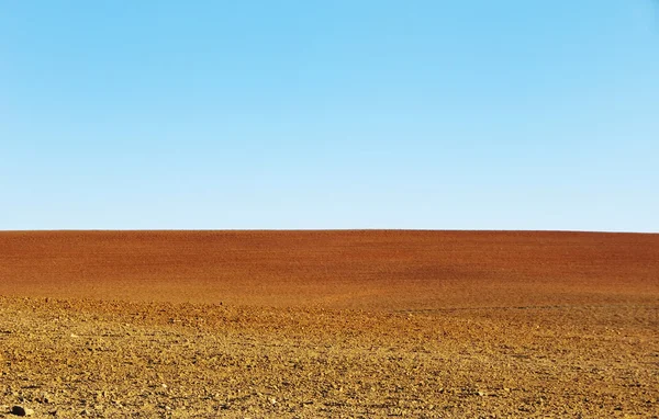 Geploegd bodem van landbouwgebied achtergrond — Stockfoto