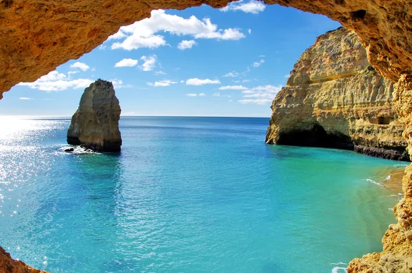 Formacje skalne na wybrzeżu algarve, Portugalia — Zdjęcie stockowe