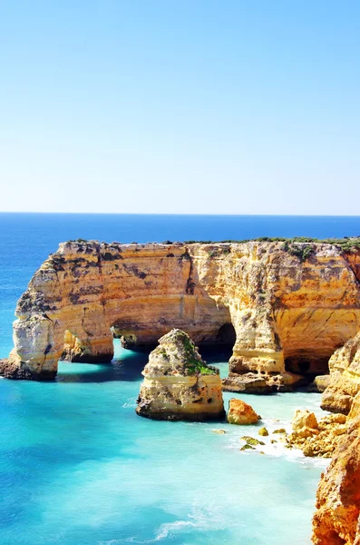 Marinha pláž, která se nachází na pobřeží Atlantského oceánu v Portugalsku, lago — Stock fotografie