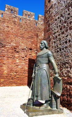 silves, Portekiz bir şatoda şövalye heykeli 