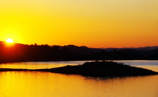 Sunset over the water at dam — Stock Photo, Image