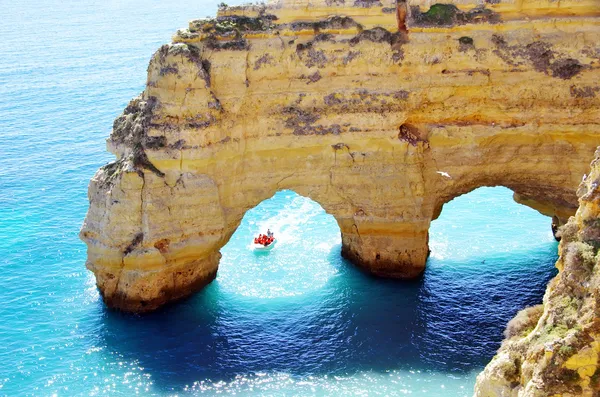 Skály formace v marinha beach, algarve, Portugalsko — Stock fotografie