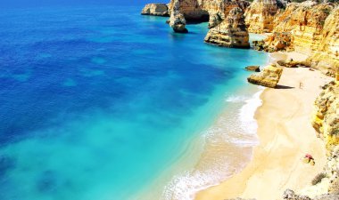 Atlas Okyanusu, algarve, portug'ın kıyısındaki kayalık uçurum