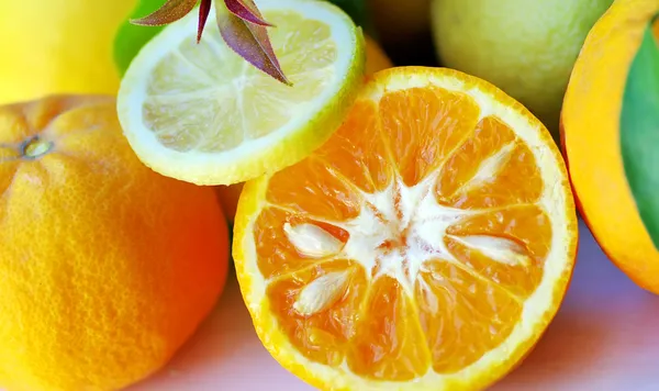 Fundo de limão e laranja fatias — Fotografia de Stock