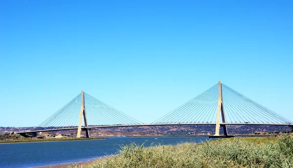 Międzynarodowy most na rzece guadiana w ayamonte — Zdjęcie stockowe