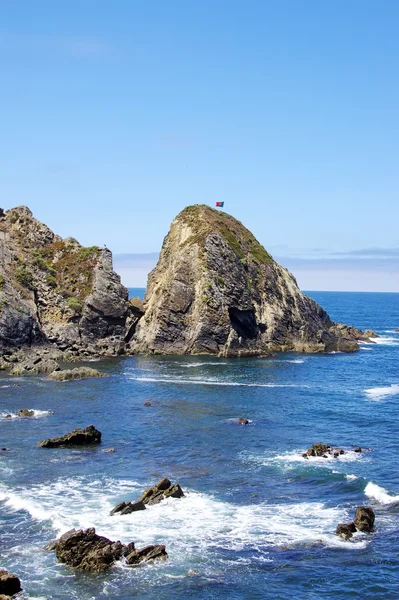 Vallende stenen in de baai van azenha mar, portugal — Stockfoto