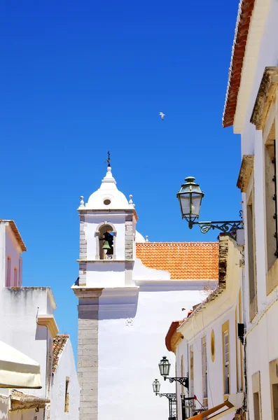 Torn och bell av kyrkan, lagos, portugal — Stockfoto
