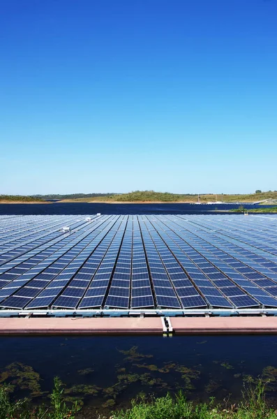 葡萄牙南部Alentejo地区的太阳能电池板 — 图库照片