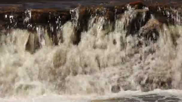 Cascade rocheuse 