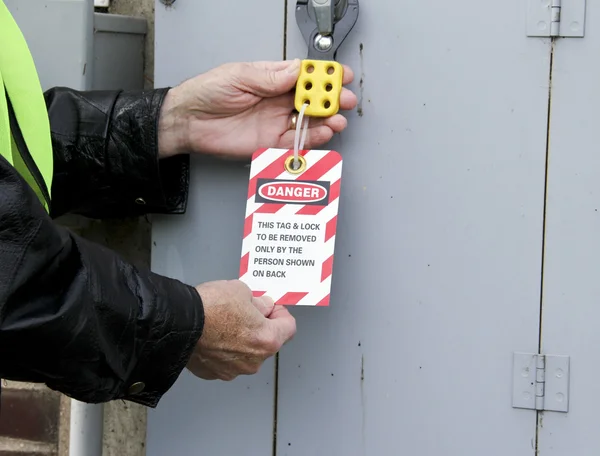 etiket dışına Servisi sign