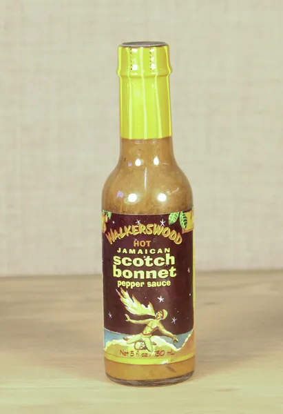 Walkerswood Hot Jamaicano Scotch Bonnet Molho de pimenta — Fotografia de Stock