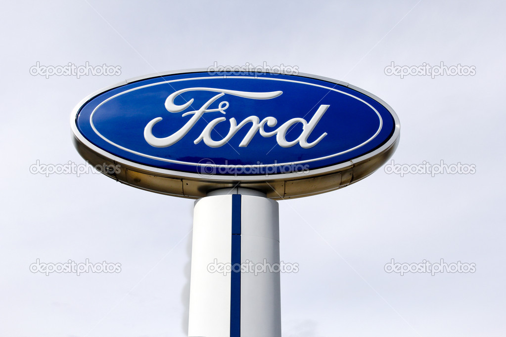 SPENCER , WISCONSIN May 15 , 2014: Ford Motor Company Sign. Ford Motor Company is an American auto maker founded in 1903