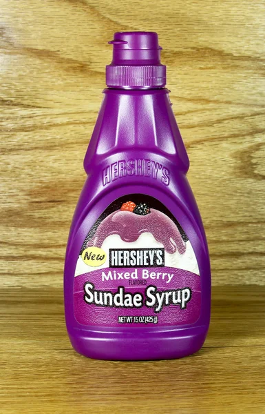 Bottle of Hershey's Sunda Syrup — Stock Photo, Image