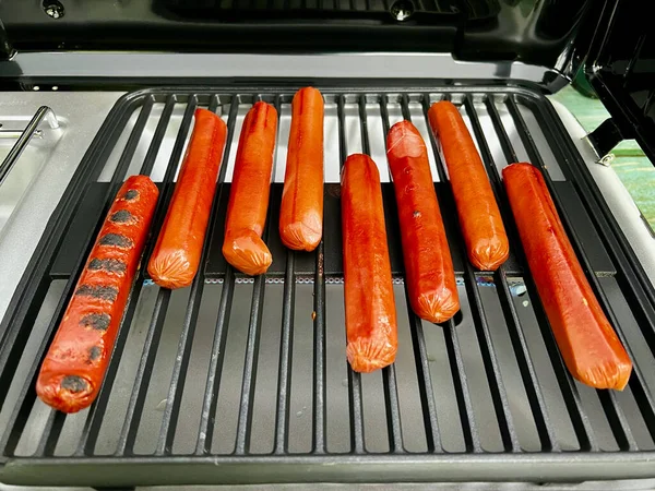 Hotdogs Cocinando Una Parrilla Camping —  Fotos de Stock