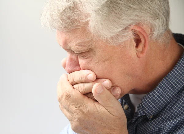 Illamående senior mannen — Stockfoto