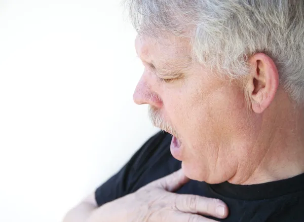 Hombre mayor jadeando para respirar — Foto de Stock