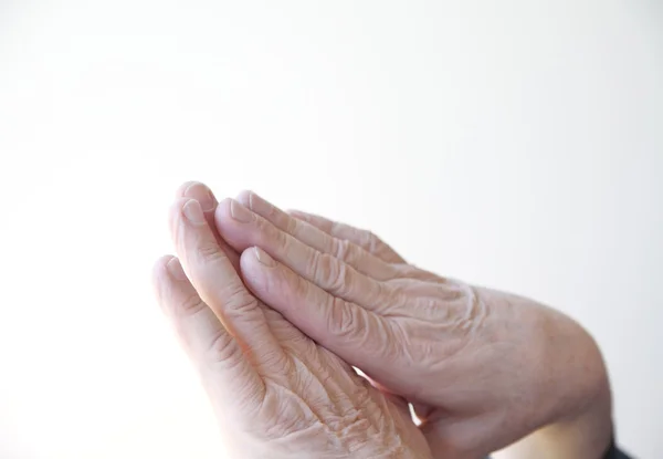 Händerna på äldre man — Stockfoto