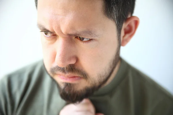 Hombre con malestar estomacal —  Fotos de Stock