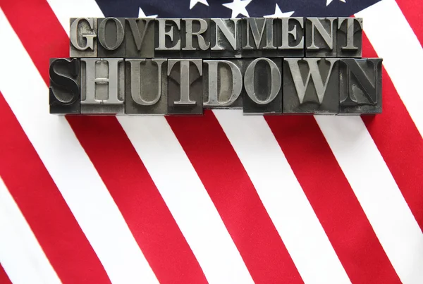 USA flag with government shutdown in metal type — Stock Photo, Image