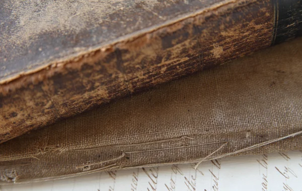 Libros antiguos con página de escritura a mano —  Fotos de Stock