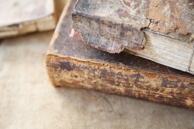 hasarlı kitap dokular