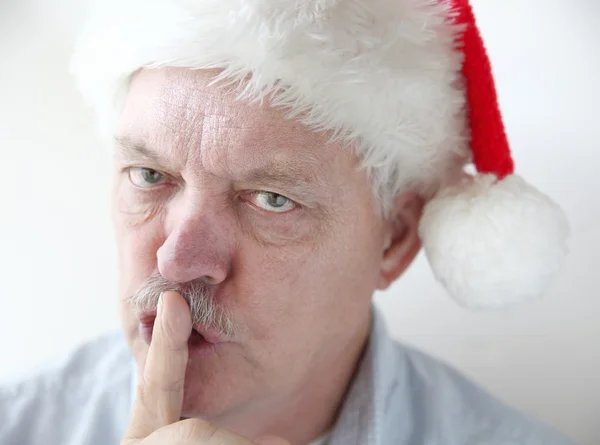 Mannen i santa hatt frågar för tyst — Stockfoto