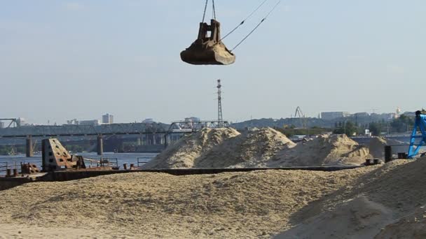 Déchargement du sable — Video