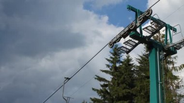 Karpatlar asansörde sandalye