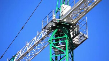 Vinç gökyüzü arka plan üzerine inşa