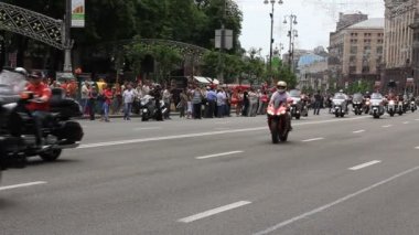 geçit töreni motorcu