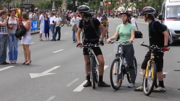 Bicyclists — Stok video