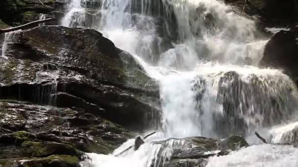 Fantastischer Wasserfall — Stockvideo