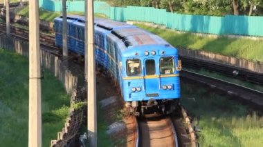 Mavi Tren