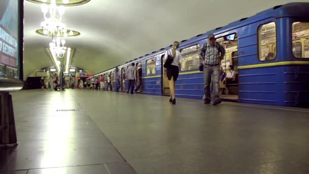 Σταθμός υπόγειου σιδηρόδρομου — Αρχείο Βίντεο