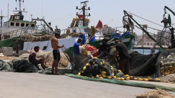 Porto na Sousse Tunísia. Pescadores — Vídeo de Stock