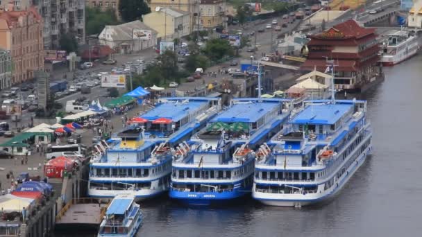 Trois gros bateau à moteur bleu — Video