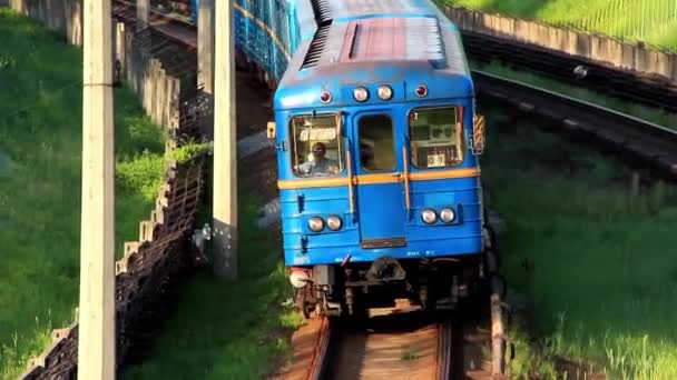 Blauwe trein — Stockvideo