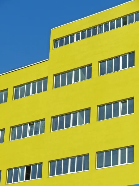 Sarı bina — Stok fotoğraf