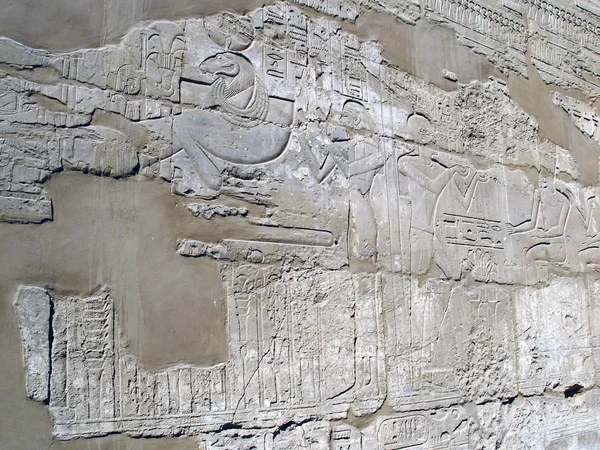 卡纳克神庙古埃及神庙。埃及象形文字。绘图 — 图库照片