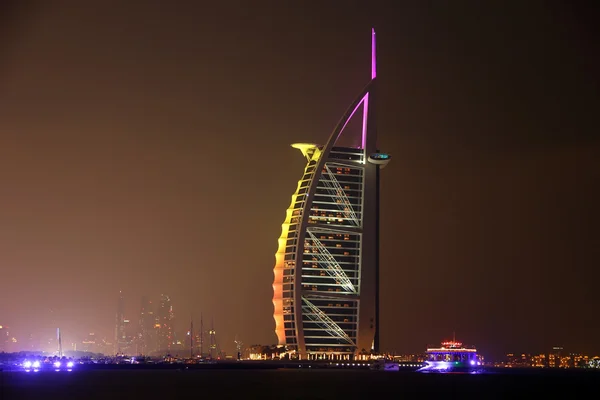 Burj Al Arab hotel em Dubai, Emirados Árabes Unidos — Fotografia de Stock