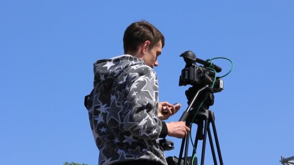 Видеооператор — стоковое видео