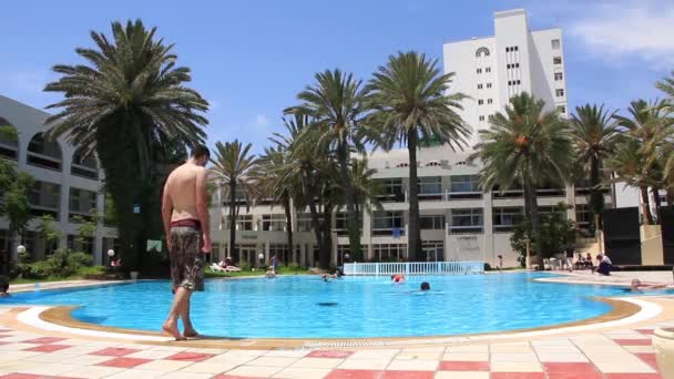 Piscina ao ar livre — Vídeo de Stock