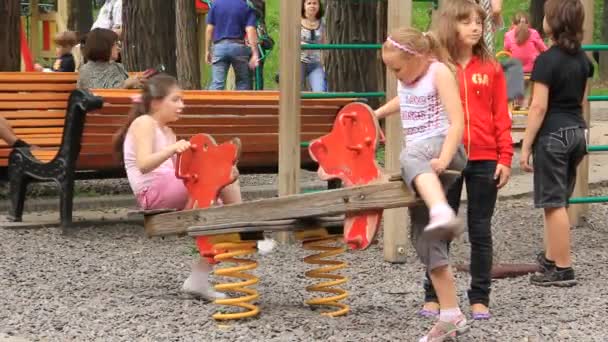 Parco giochi per bambini — Video Stock