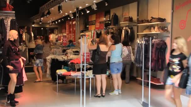 In kleding winkel — Stockvideo