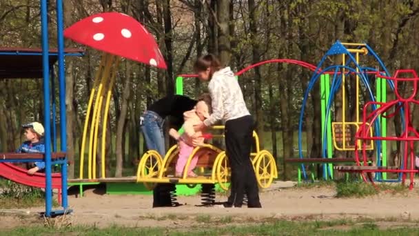 Parco giochi per bambini — Video Stock