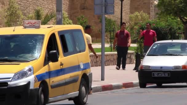 Fortified wall of medina and trafficway in Sousse Tunisia — Stock Video