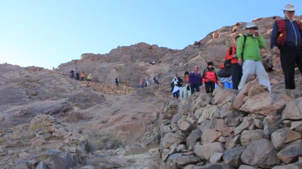 Pelgrims. Mozes de berg. schiereiland Sinaï. Egypte — Stockvideo