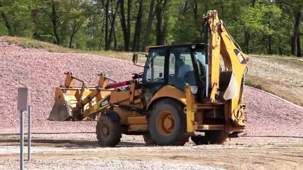 Yellow tractor — Stock Video