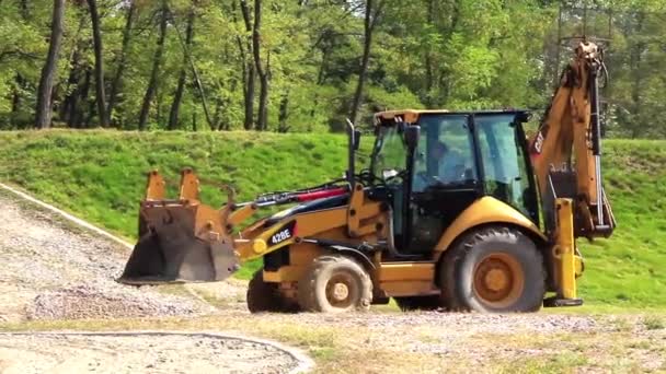 Yellow tractor — Stock Video